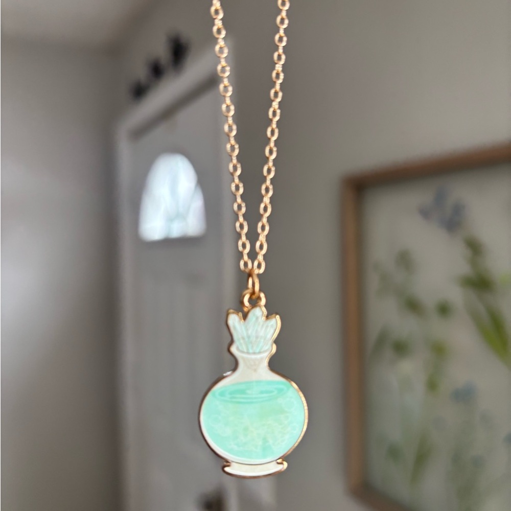 Chic Gold and Mint Necklace